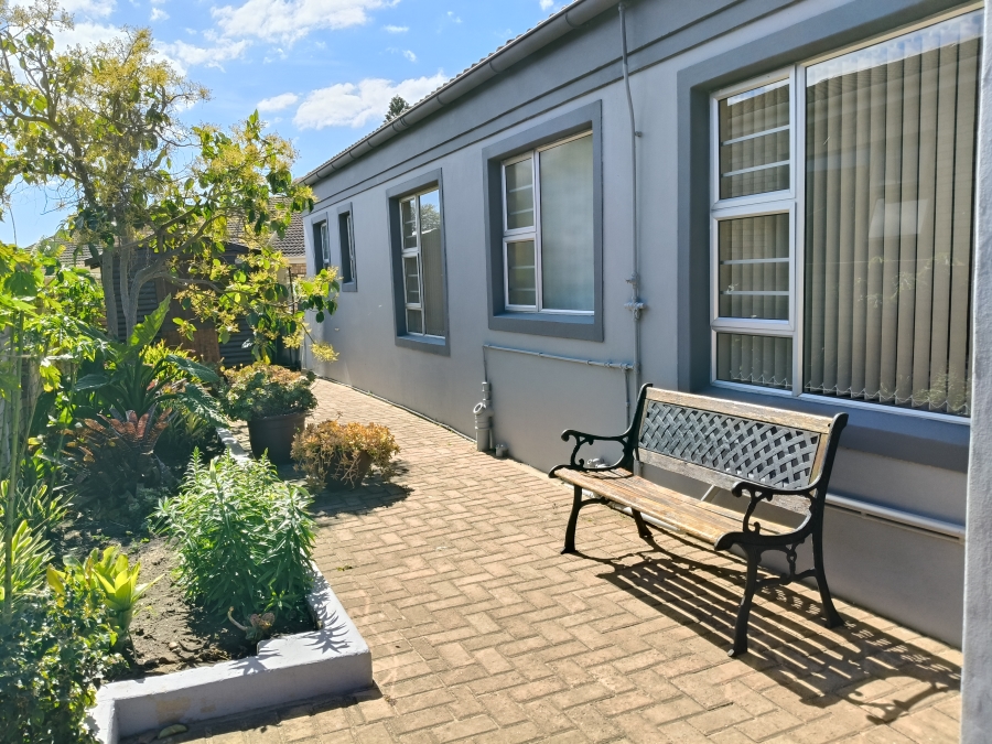3 Bedroom Property for Sale in Wavecrest Eastern Cape